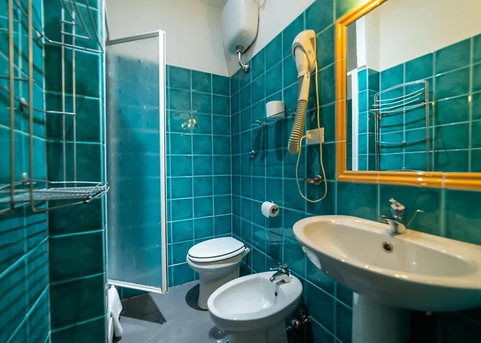 Yellowsquare Hostel *