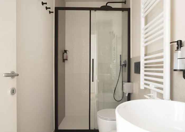 Yellowsquare Hostel *