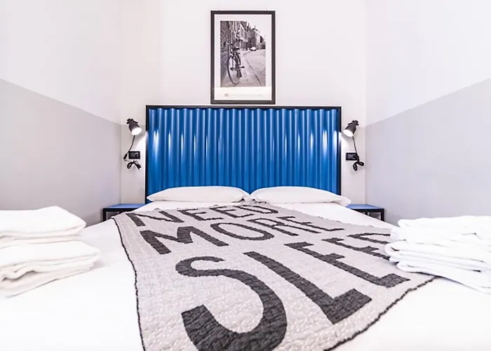 Yellowsquare Hostel