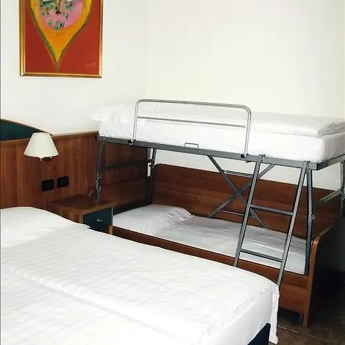 Hostel Yellowsquare